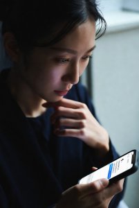 끊기지 않는 연락이 ‘관계의 증거’는 아닐 때